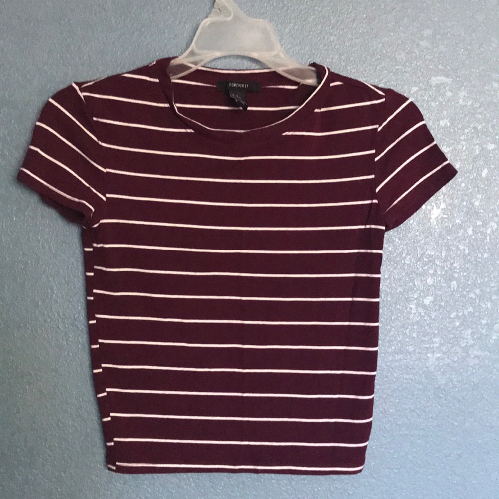 FITTED STRIPPED MAROON TEE